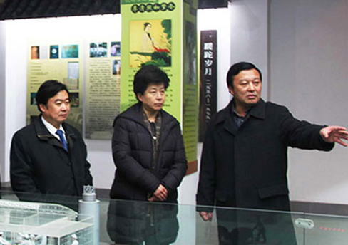 2011年1月16日，时任江苏省委常委、纪委书记弘强视察今世缘。